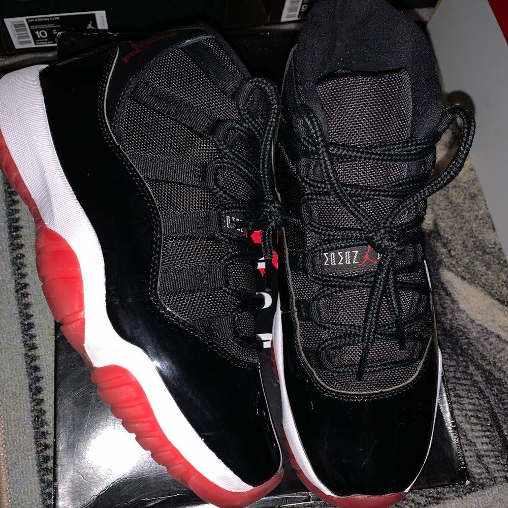 Jordan Men's Black and Red Retro 11 Sneakers